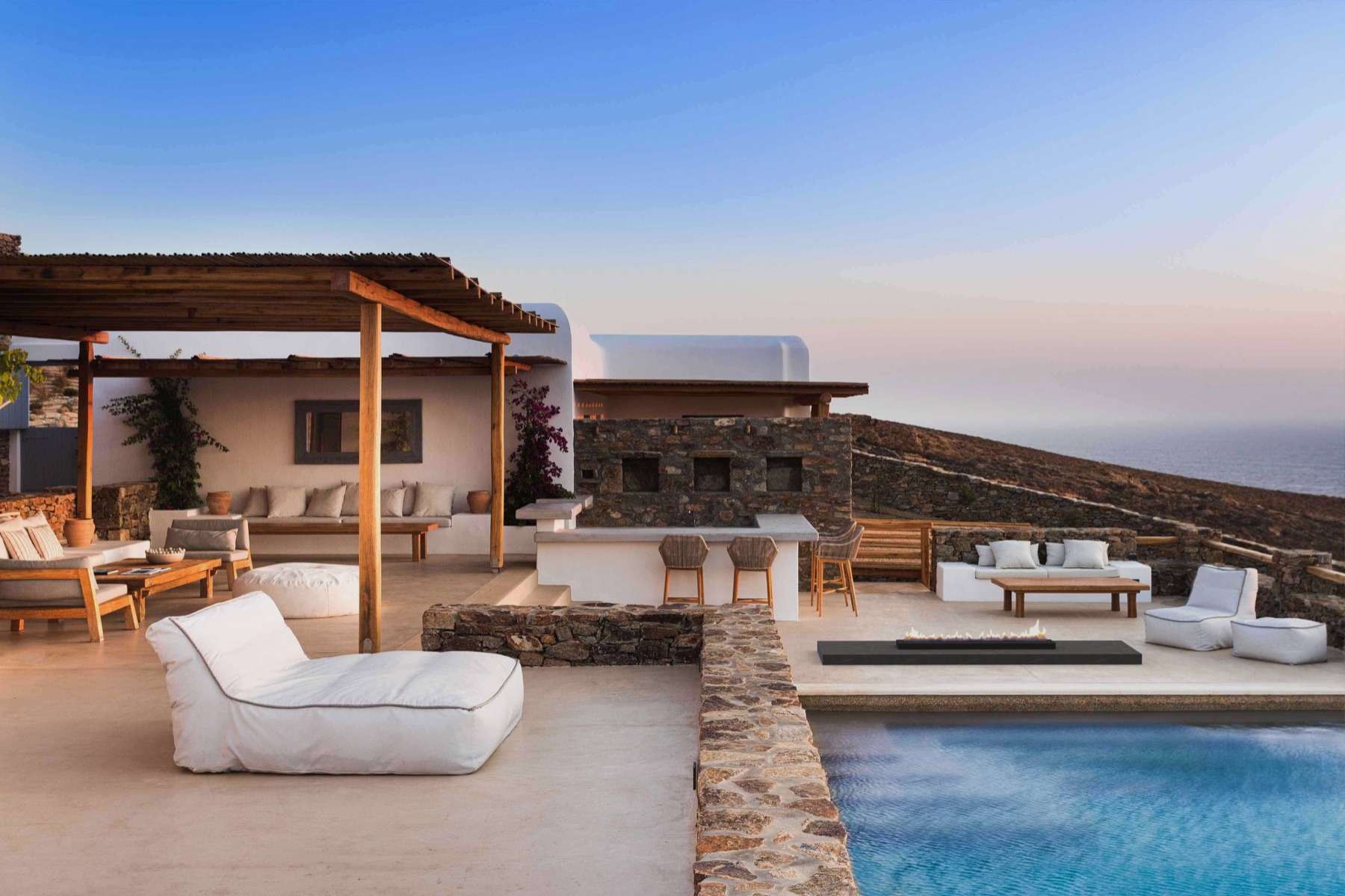 Nullo NURU fire pit s plamenom u lounge zoni